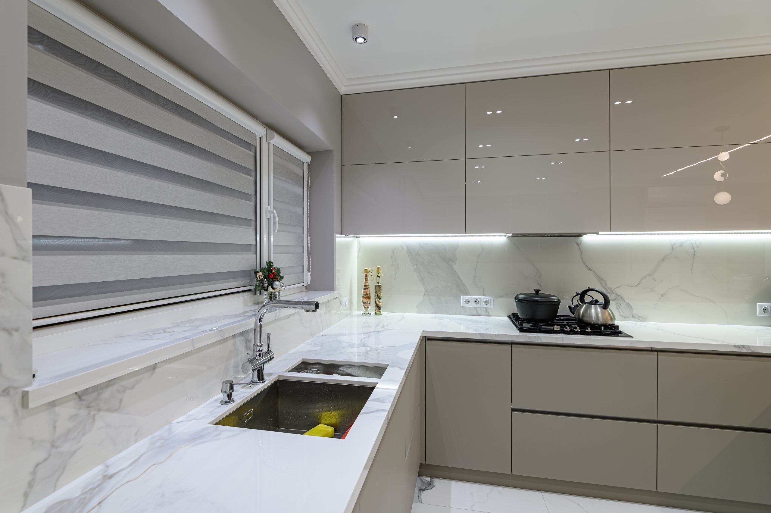 The Best Blinds for Kitchen Windows: Combining Style and Practicality
