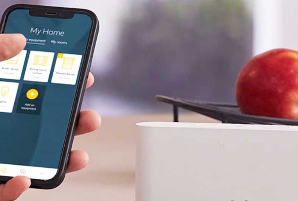 Person using app to control motorised blinds.